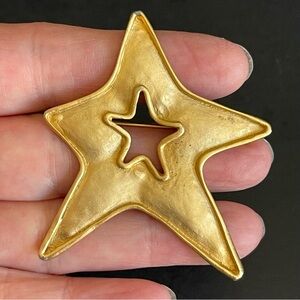 Vintage matte Gold Star Pin Brooch - Hollow Center Star